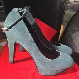 Le Chateau Emerald Green Faux Suede Women's Heels